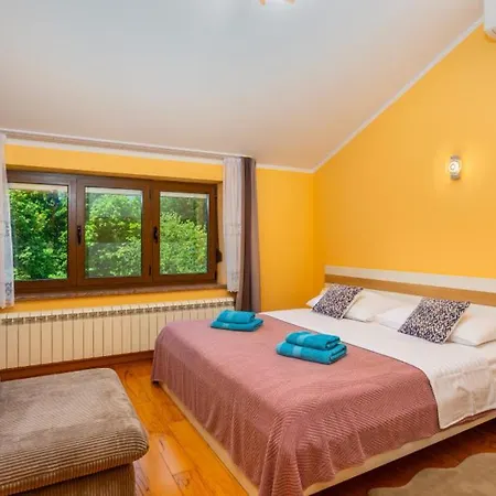 House Luka By Guide Villa