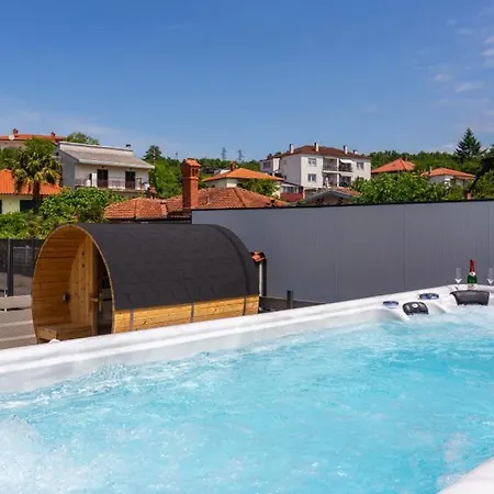 House Luka By Guide Villa *