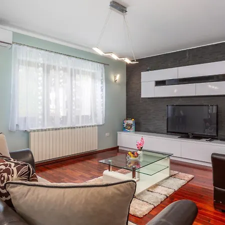 House Luka By Guide Villa