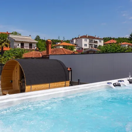 House Luka By Guide Villa *