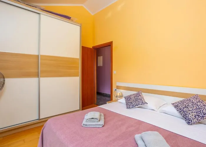 House Luka By Guide Villa *