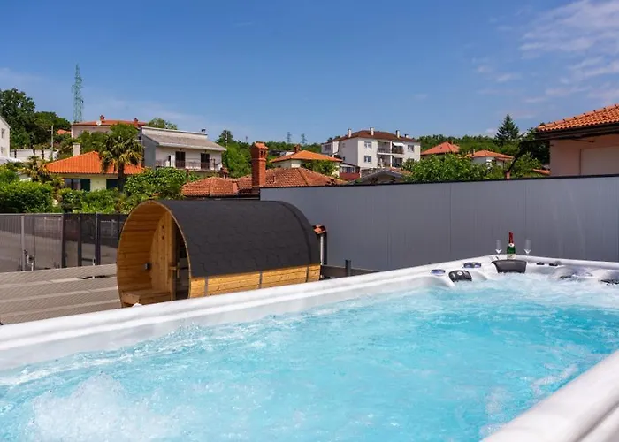 House Luka By Guide Villa *